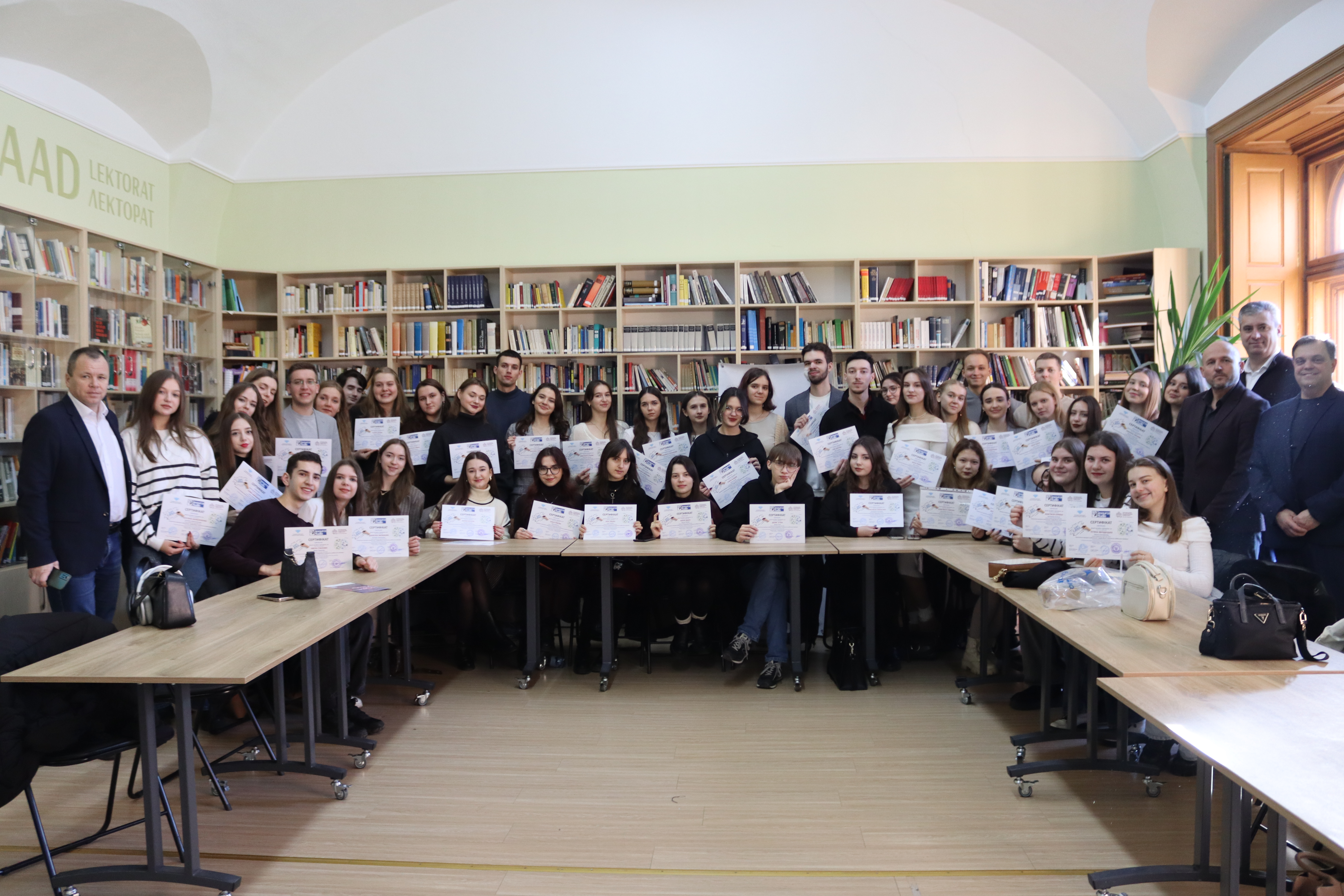 Апгрейд власного софту: у ЧНУ вручили сертифікати випускникам програми з розвитку soft skills